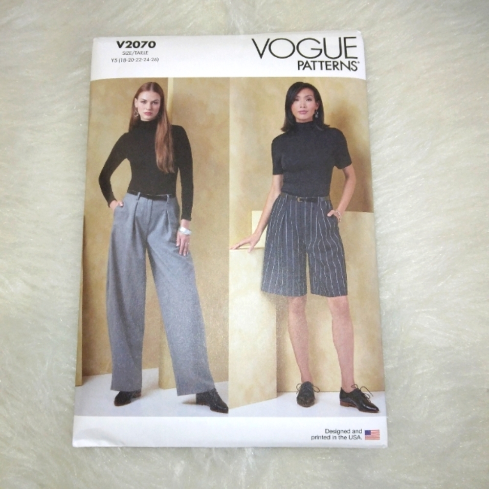 VOGUE V2070 SZ 18-26 Misses' Pleated Front Shorts and Pants